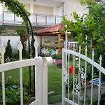 Family Flora 3*