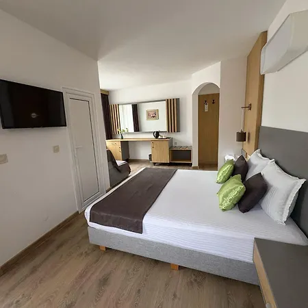 Family Flora Hotel 3*