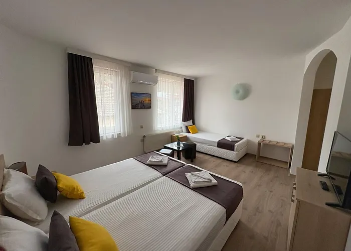 Hotel Family Flora 3*